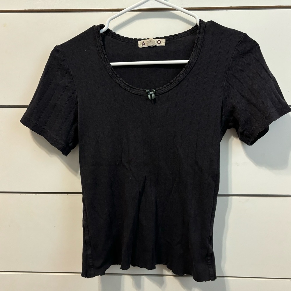 AMO Black Ribbed Top - Picture 2 of 5